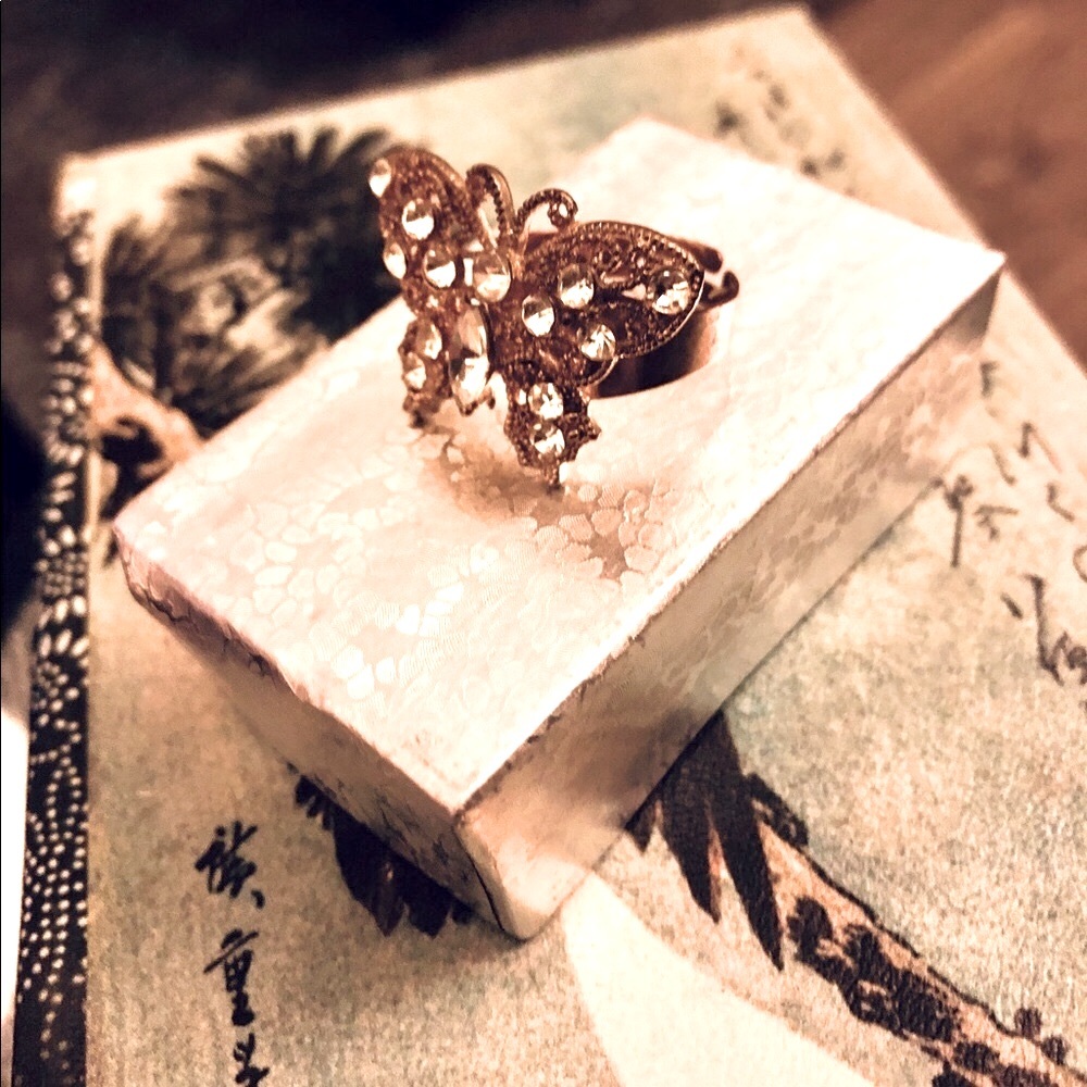 Butterfly Rhinestone Gold tone adjustable ring - Picture 6 of 10